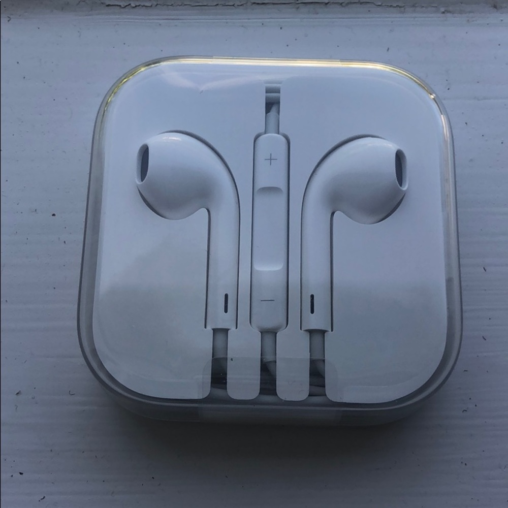 Apple earphones with cord